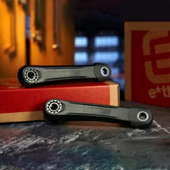 E-thirteen E*thirteen Helix Core E*spec Crankarmen - Bosch / Brose / TQ | 24mm ISIS - Zwart 9 E-thirteen E*thirteen Helix Core E*spec Crankarmen - Bosch / Brose / TQ | 24mm ISIS - Zwart -ROCKSHOX Verkoopwinkel e thirteen helix core e spec crankarms for bosch gen 4 black lay 1552187