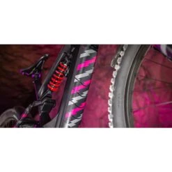 Muc-Off Frame Protection Kit E-MTB - Bolt/pink -ROCKSHOX Verkoopwinkel muc off frame protection kit e mtb bolt pink 4 1289974