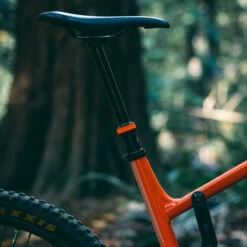 PNW Components Loam MTB Dropper Seatpost - 31.6mm | Blackout -ROCKSHOX Verkoopwinkel pnw components loam dropper seatpost blackout mounted 1236056 1