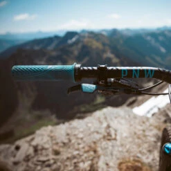 PNW Components Loam Remote Lever For Dropper Seatpost | I-Spec II - Black/cement Grey -ROCKSHOX Verkoopwinkel pnw components loam lever seafoam teal mounted 1237794