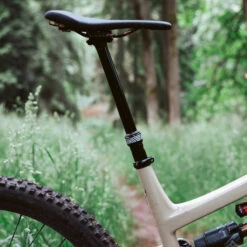 PNW Components Rainier Gen 3 Dropper Seatpost - 34.9mm -ROCKSHOX Verkoopwinkel pnw components rainier 3 dropper seatpost mounted 1239404