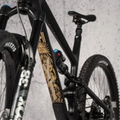 Rie:sel Design Frame:guard Beschermfolie Voor Het Frame - Illuminati Gold 10 Rie:sel Design Frame:guard Beschermfolie Voor Het Frame - Illuminati Gold -ROCKSHOX Verkoopwinkel riesel design frame guard illuminati gold fp f002 02 1215669