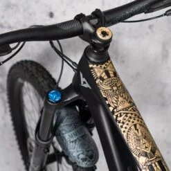 Rie:sel Design Frame:guard Beschermfolie Voor Het Frame - Illuminati Gold 11 Rie:sel Design Frame:guard Beschermfolie Voor Het Frame - Illuminati Gold -ROCKSHOX Verkoopwinkel riesel design frame guard illuminati gold fp f002 03 1215670