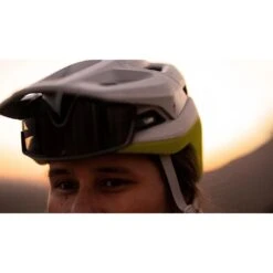 Specialized Ambush 2 MTB Fietshelm - Wit -ROCKSHOX Verkoopwinkel specialized ambush 2 mtb helmet wild dove grey 21 1225037