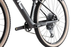 BMC TWOSTROKE 01 TWO - 29" Carbon Mountain Bike - 2023 - Anthracite Prisma / White 20 BMC TWOSTROKE 01 TWO - 29" Carbon Mountain Bike - 2023 - Anthracite Prisma / White -ROCKSHOX Verkoopwinkel twostroke 01 two iri wht blk detail 02 1412472