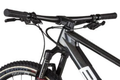 BMC TWOSTROKE 01 TWO - 29" Carbon Mountain Bike - 2023 - Anthracite Prisma / White 18 BMC TWOSTROKE 01 TWO - 29" Carbon Mountain Bike - 2023 - Anthracite Prisma / White -ROCKSHOX Verkoopwinkel twostroke 01 two iri wht blk detail 05 1412477