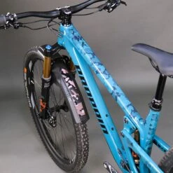 Unleazhed Frame Unscratch Bp01-F Frame Protection Tape - Undercover Glossy -ROCKSHOX Verkoopwinkel unleazhed frame unscratch bp01 f frame protection tape undercover glossy 6 1219217